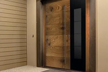 Czym zalepić dziury po montażu drzwi?